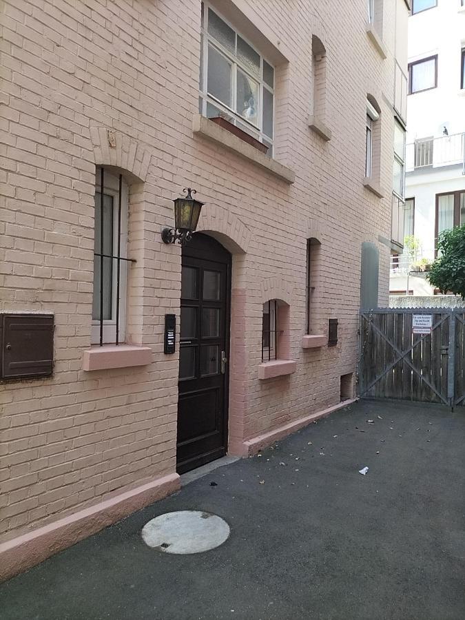 01 Apartment *